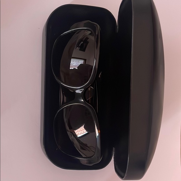 Coach Sunglasses with Case and Cloth - Picture 7 of 7